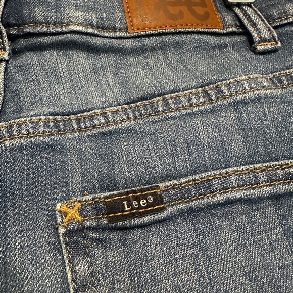 LEE - Heritage High-Rise Relaxed Fit Button Fly Jean Denim Shorts. Jorts. - Picture 9 of 9